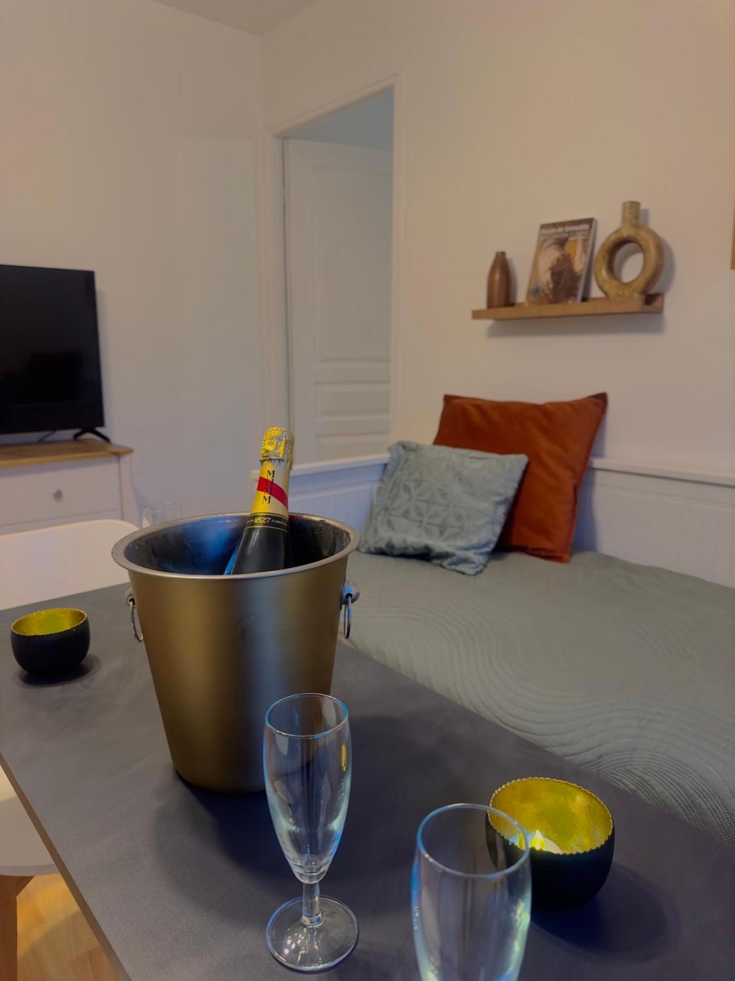 Appartement Chloe Du Lac Montferrat  外观 照片