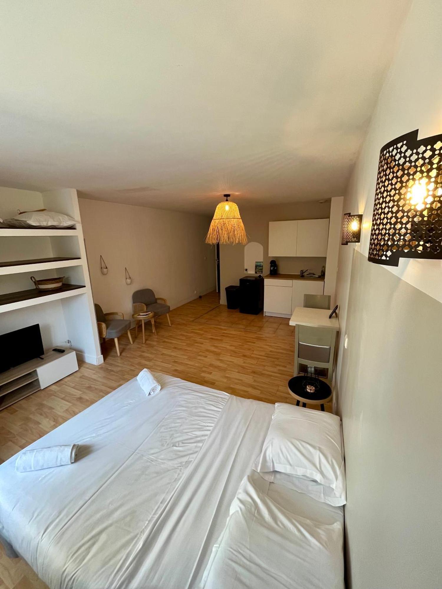 Appartement Chloe Du Lac Montferrat  外观 照片
